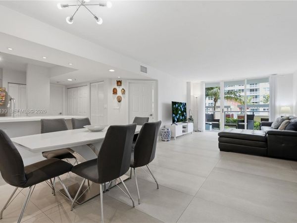1155 Brickell Bay Dr , Unit 704, Miami, FL 33131