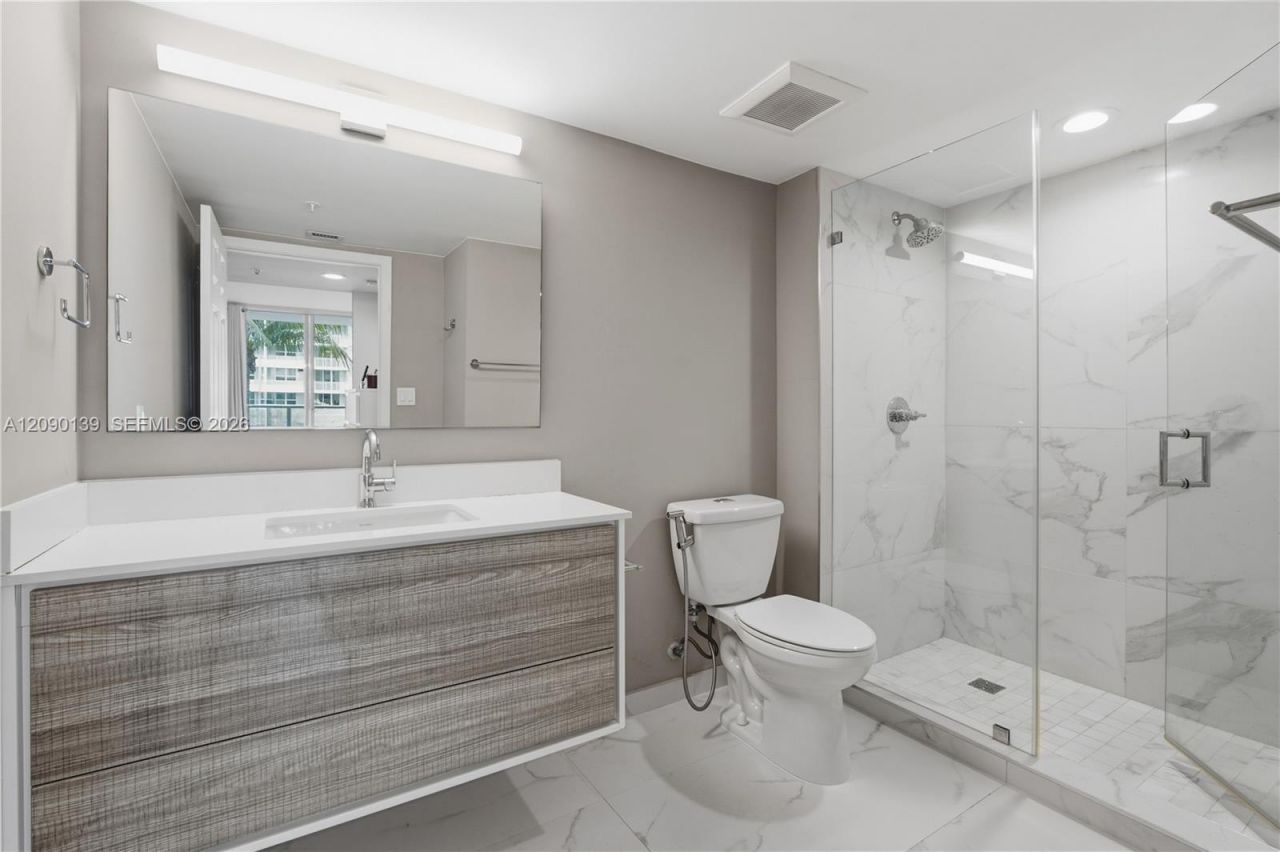 1155 Brickell Bay Dr , Unit 704, Miami, FL 33131 Photo