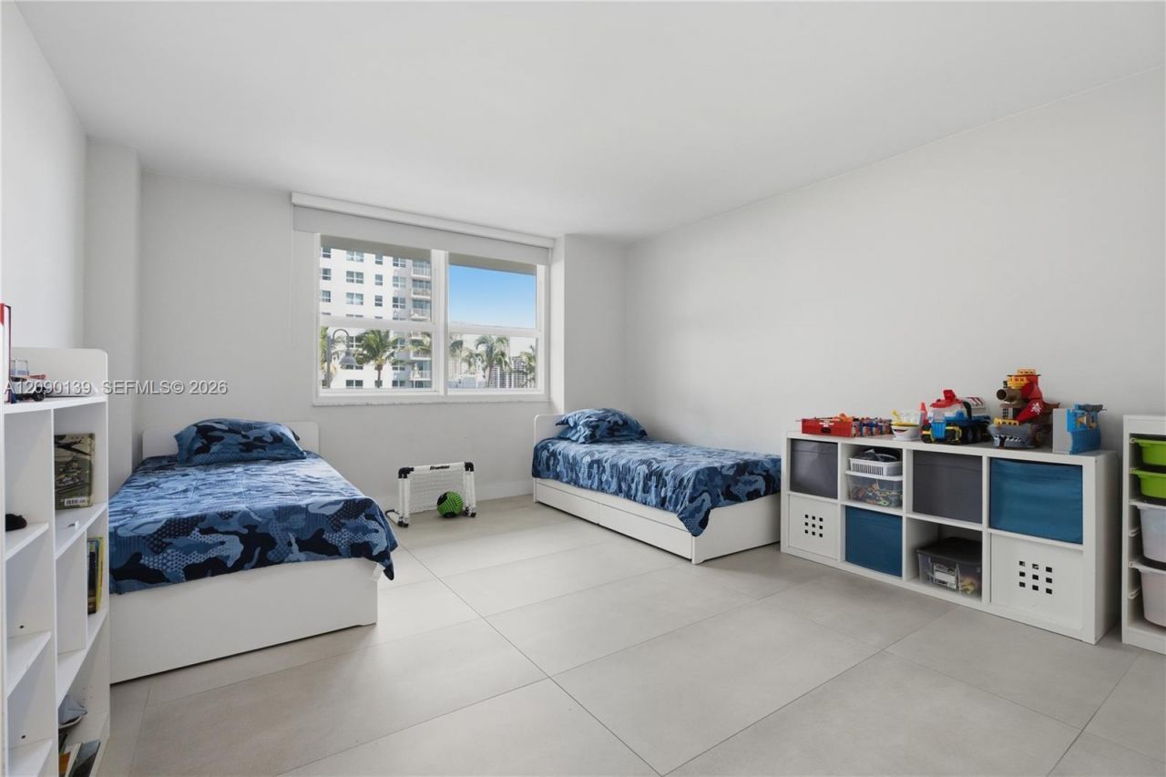 1155 Brickell Bay Dr , Unit 704, Miami, FL 33131 Photo