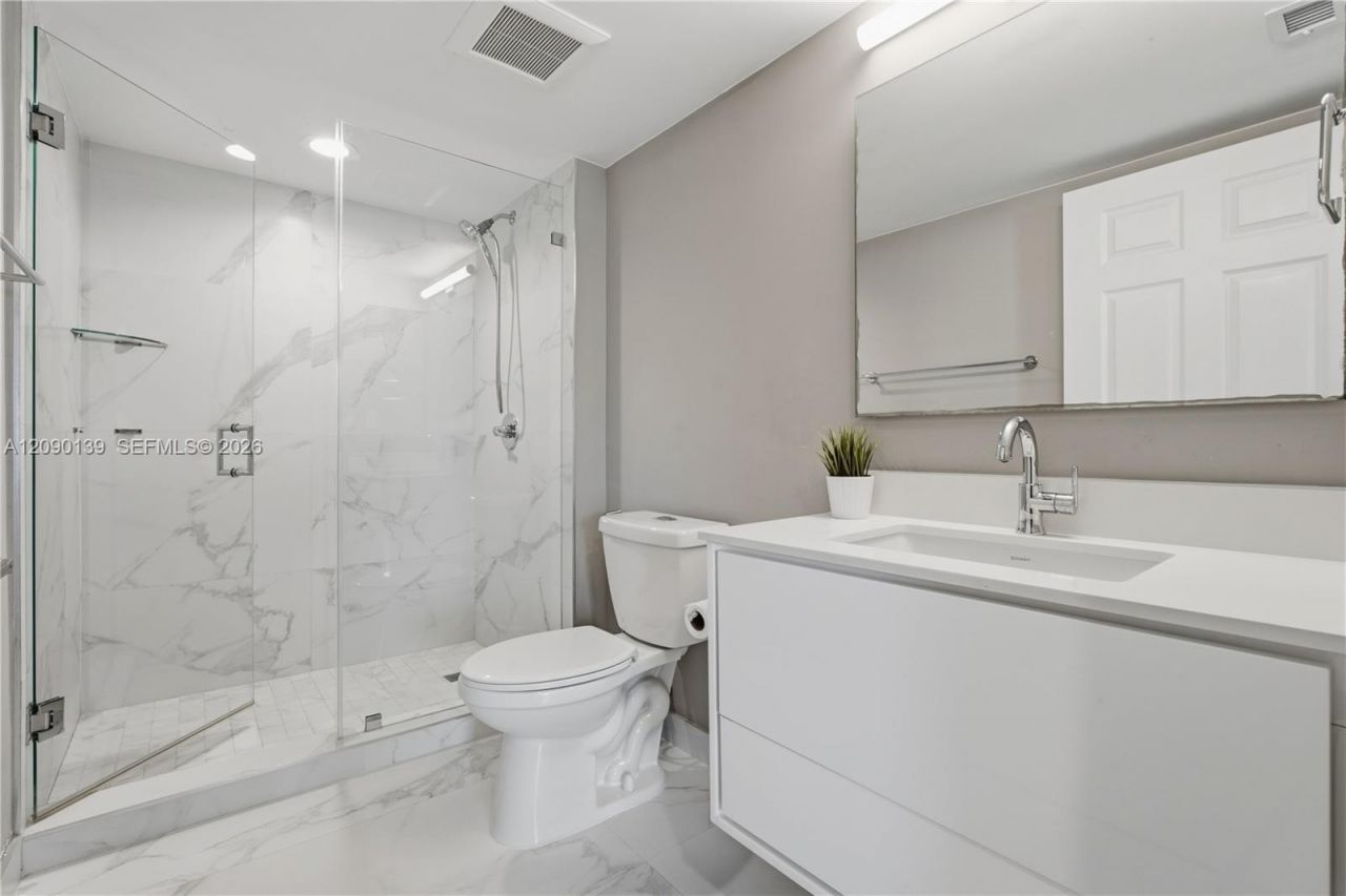 1155 Brickell Bay Dr , Unit 704, Miami, FL 33131 Photo