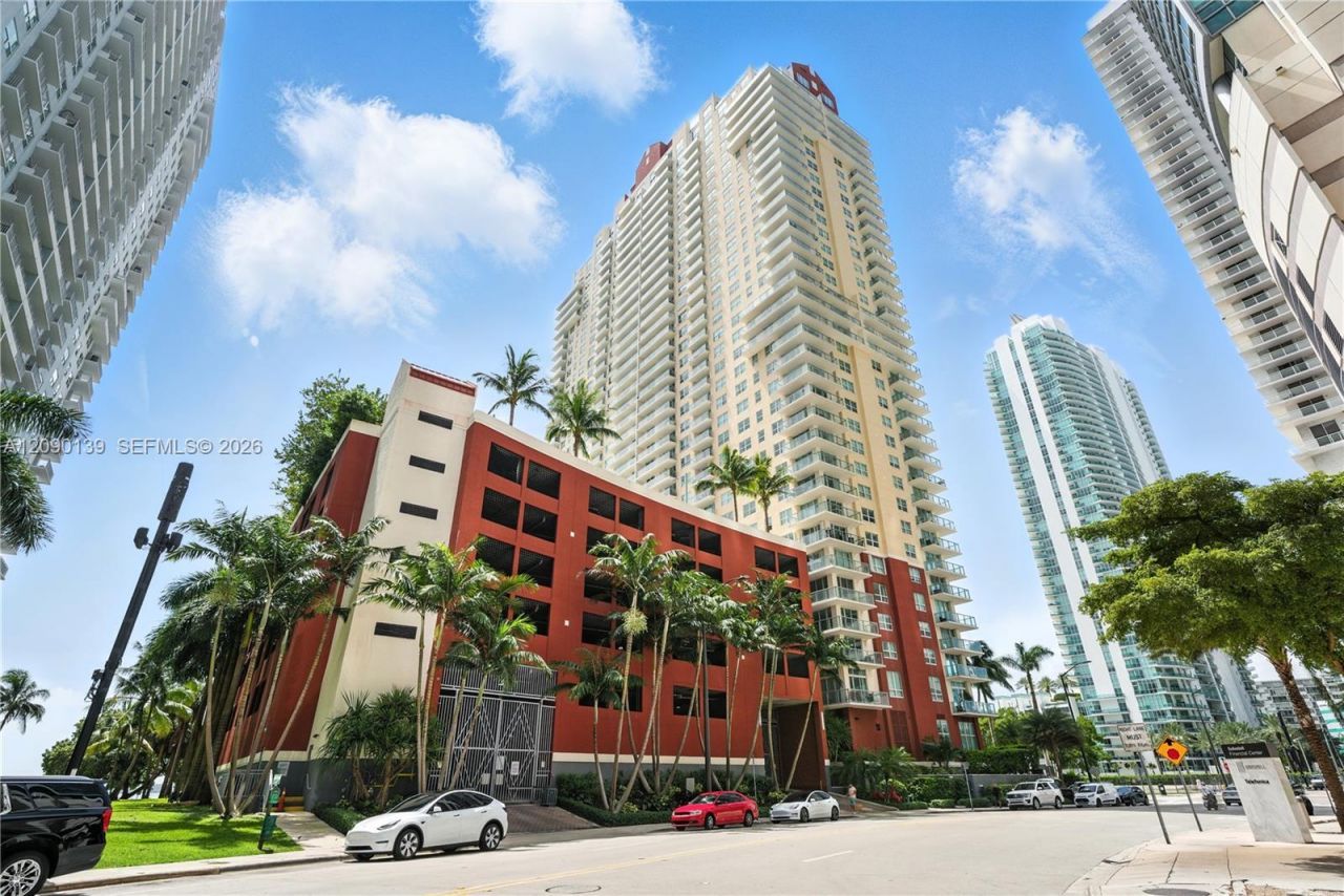 1155 Brickell Bay Dr , Unit 704, Miami, FL 33131 Photo