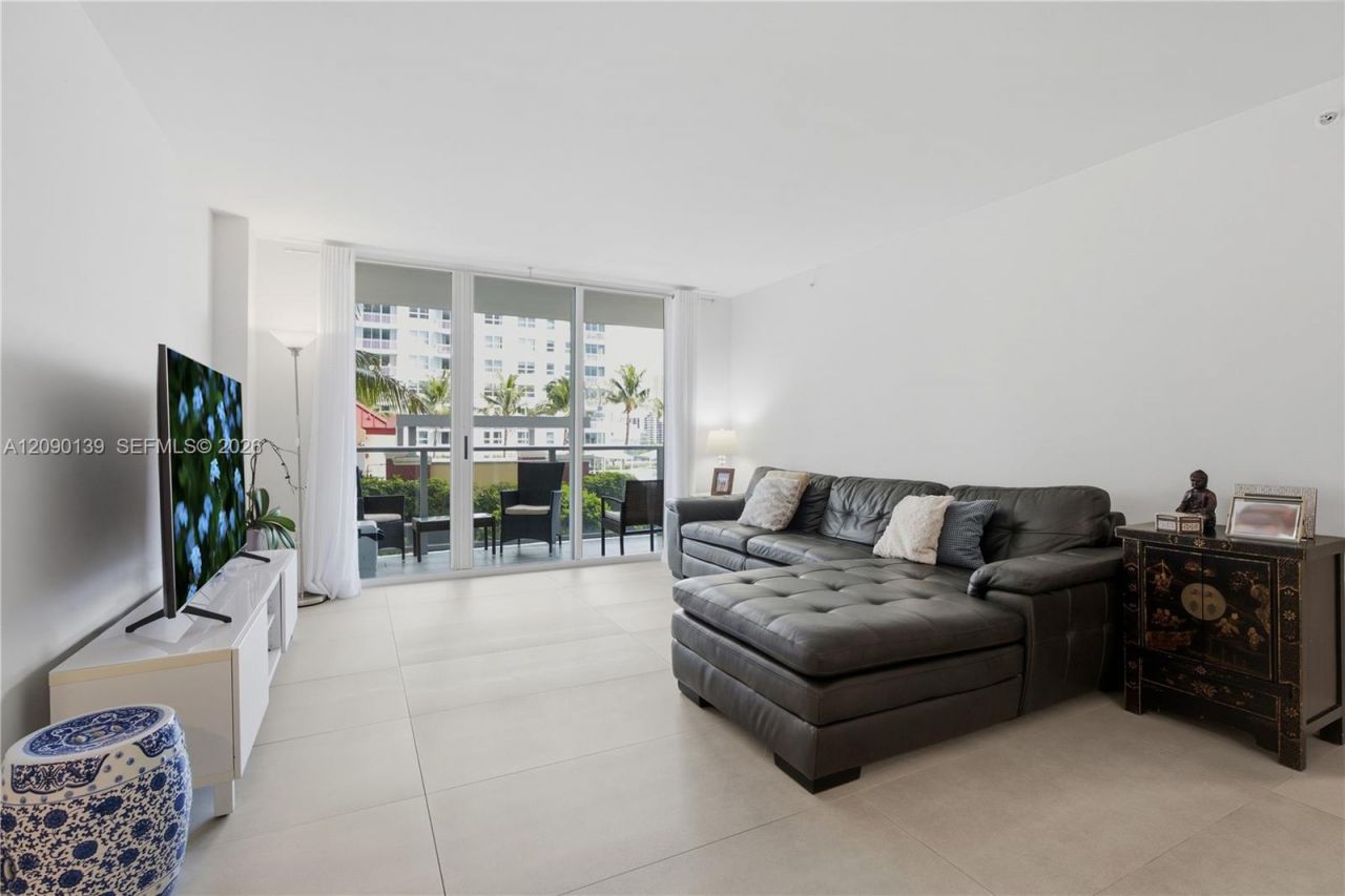 1155 Brickell Bay Dr , Unit 704, Miami, FL 33131 Photo