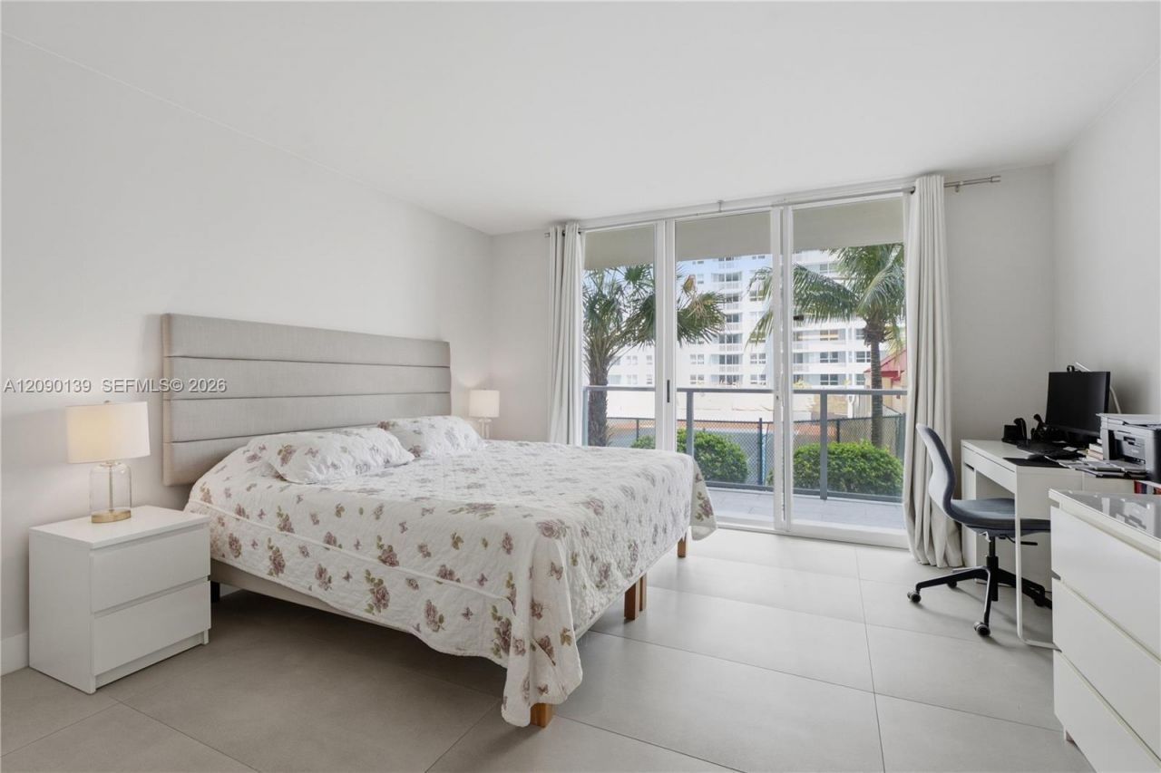 1155 Brickell Bay Dr , Unit 704, Miami, FL 33131 Photo