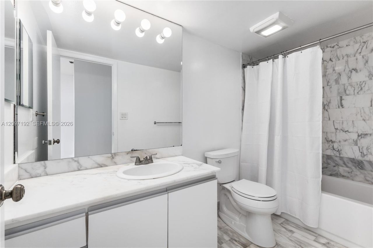 2555 Collins Ave , Unit 2406, Miami Beach, FL 33140 Photo
