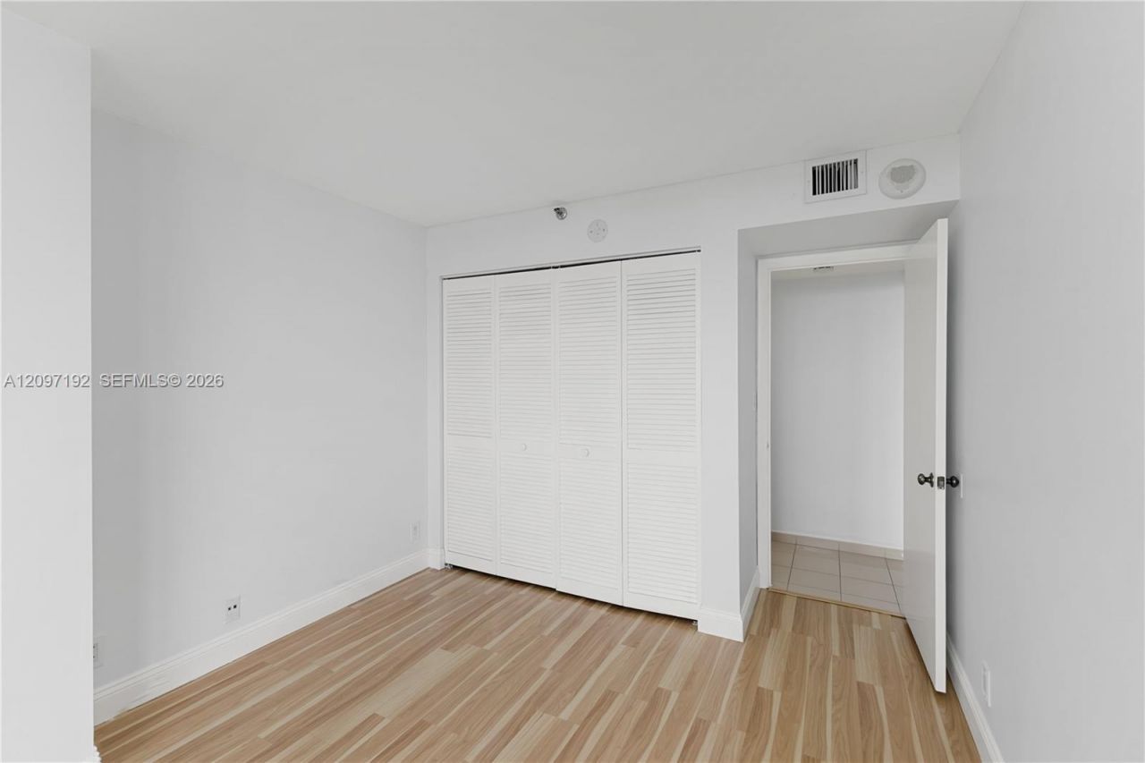 2555 Collins Ave , Unit 2406, Miami Beach, FL 33140 Photo