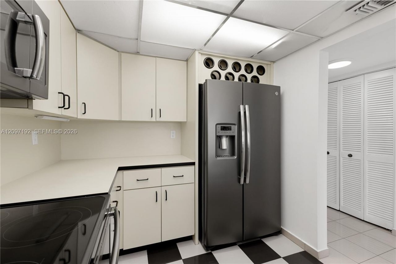 2555 Collins Ave , Unit 2406, Miami Beach, FL 33140 Photo