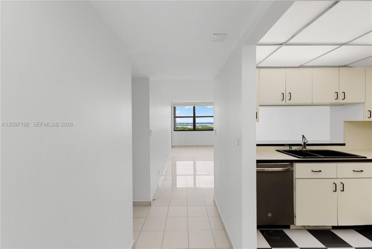 2555 Collins Ave , Unit 2406, Miami Beach, FL 33140 Photo