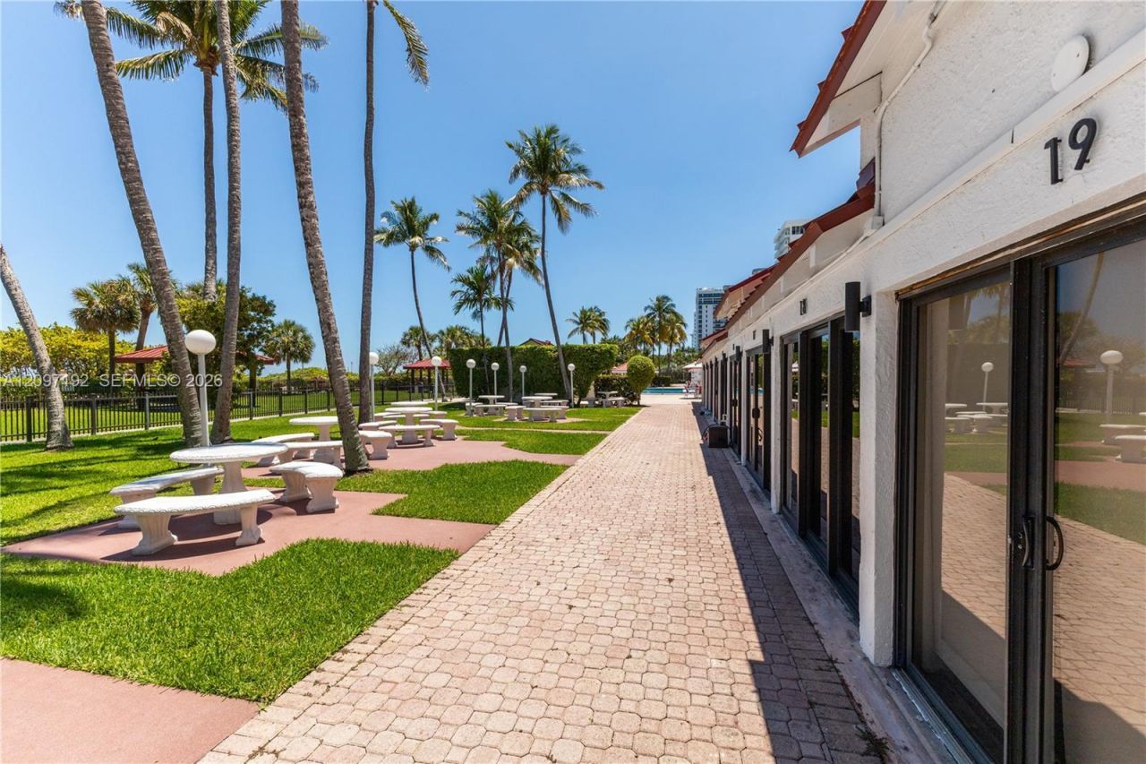 2555 Collins Ave , Unit 2406, Miami Beach, FL 33140 Photo