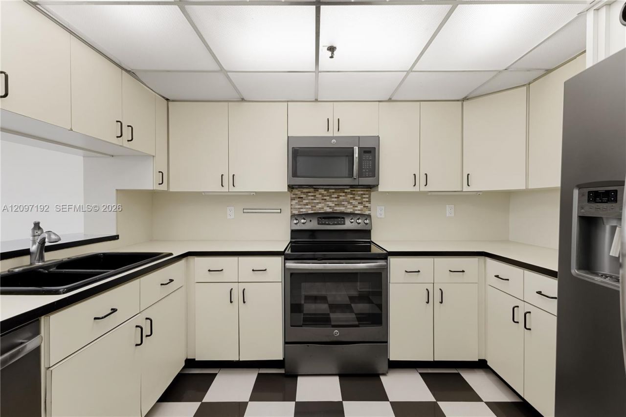 2555 Collins Ave , Unit 2406, Miami Beach, FL 33140 Photo