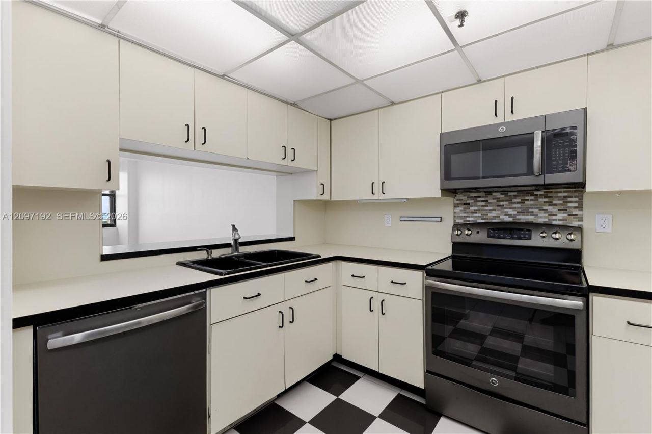 2555 Collins Ave , Unit 2406, Miami Beach, FL 33140 Photo
