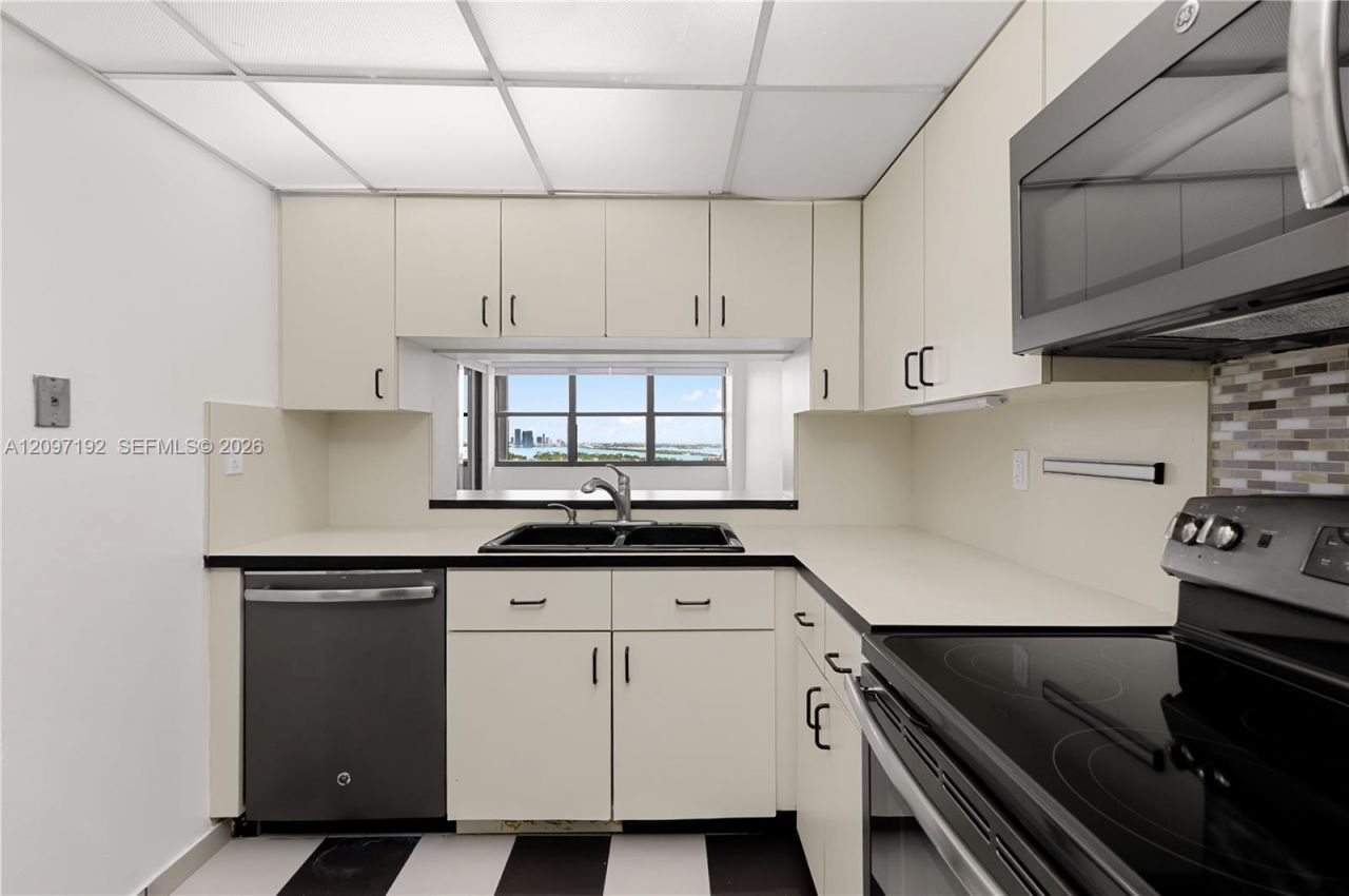 2555 Collins Ave , Unit 2406, Miami Beach, FL 33140 Photo