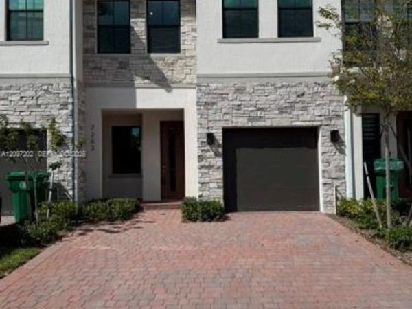 7263 SW 46 St , Davie, FL 33314