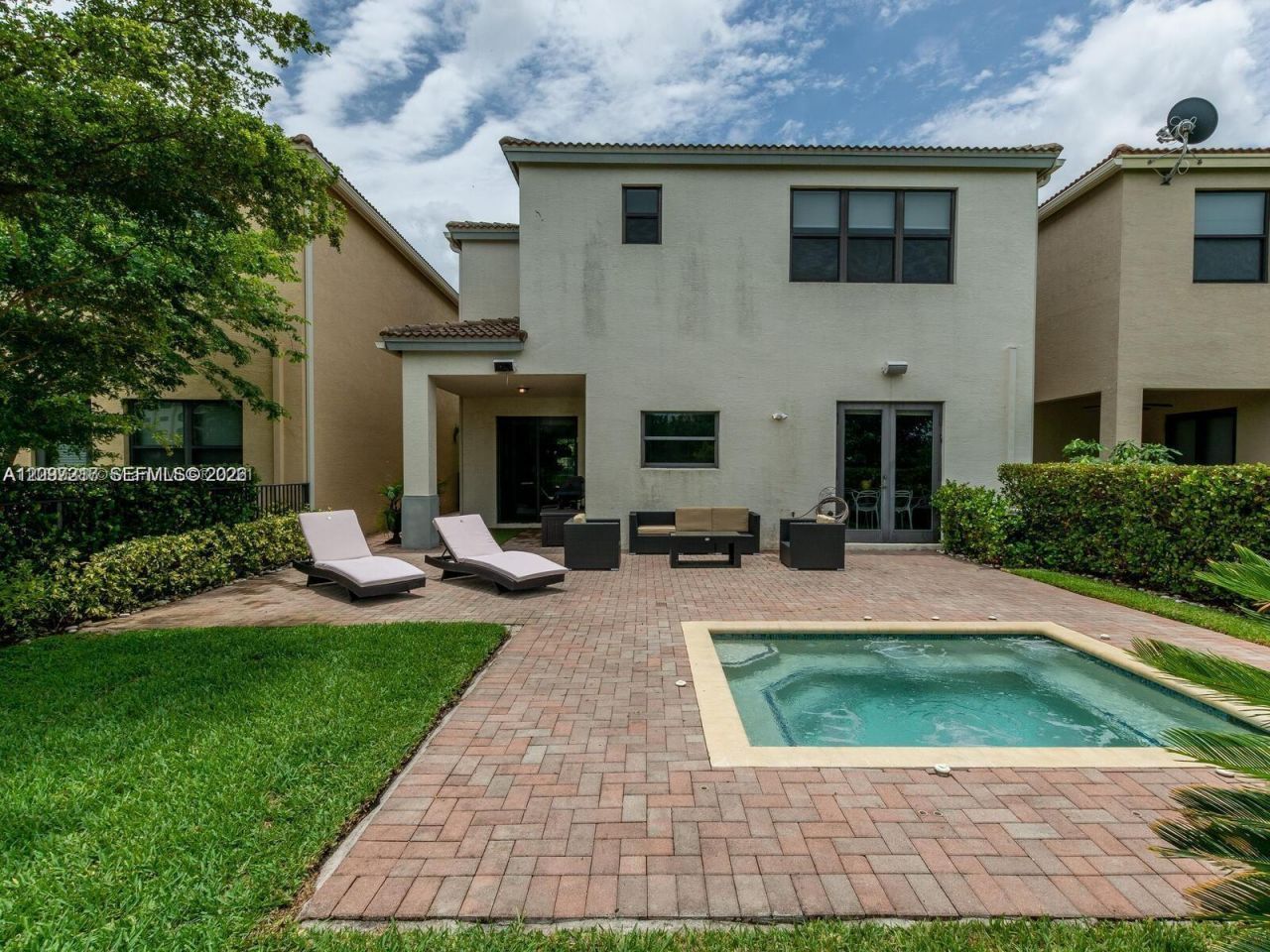 733 NE 193rd Ter, Unit 733, Miami, FL 33179 Photo