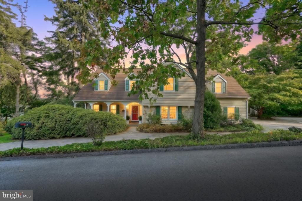 1301 NILES LANE, YORK, PA 17403