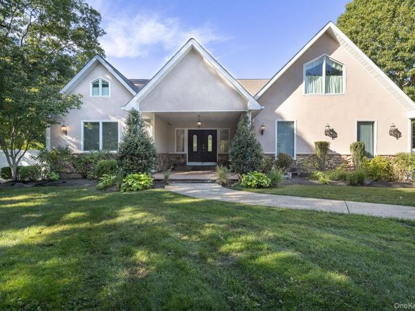 37 W Woodside Avenue , Patchogue, NY 11772