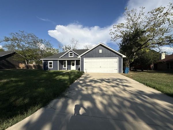 180 N Oak Place , Van, TX 75790