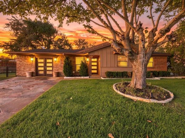 1041 Tuskegee Street, Grand Prairie, TX 75051