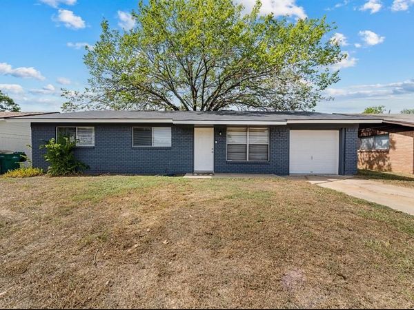 140 Shirley Drive , Lacy Lakeview, TX 76705