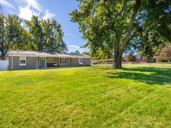 1864 N Sierra Way, Stevensville, MI 49127