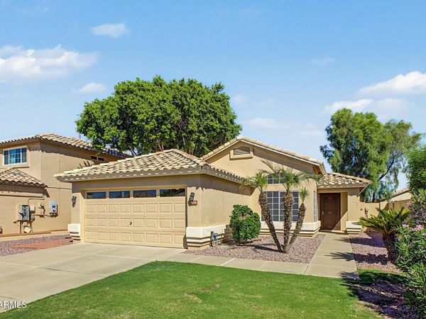 7454 W LOUISE Drive, Glendale, AZ 85310