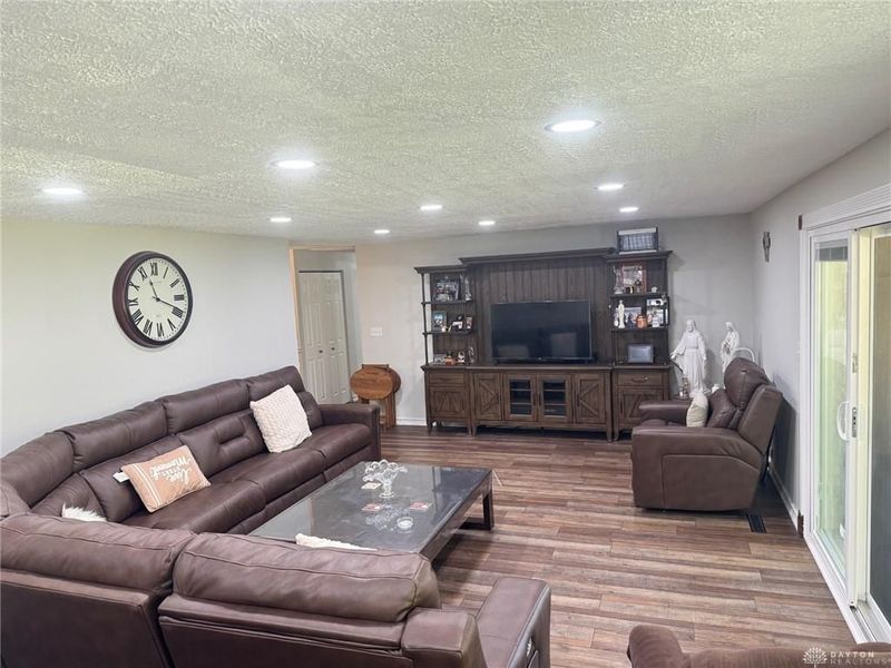 202 Anton Court, Centerville, OH 45458 Photo 2