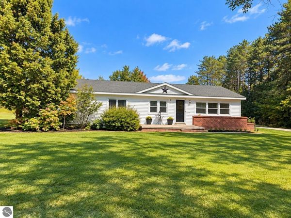 3820 16 Road W, Mesick, MI 49668