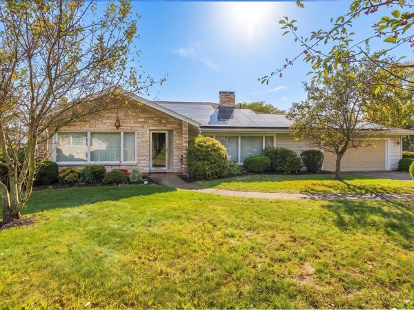 131 Valley Rd, Somerset, MA 02726