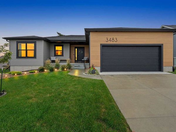 3483 Edgebrooke Dr, Marion, IA 52302