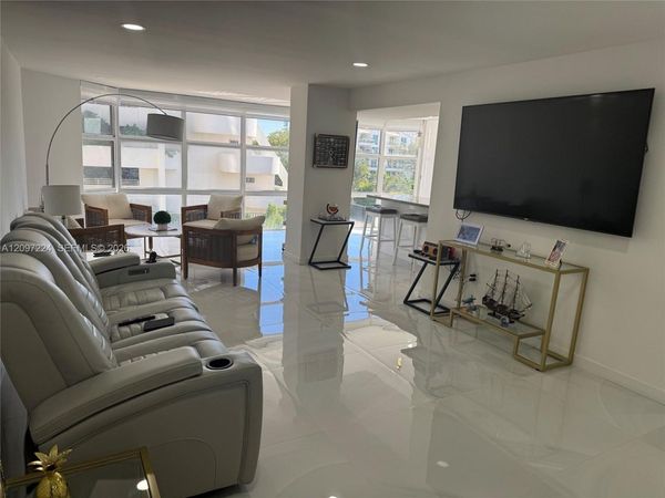 6423 Collins Ave , Unit 401, Miami Beach, FL 33141