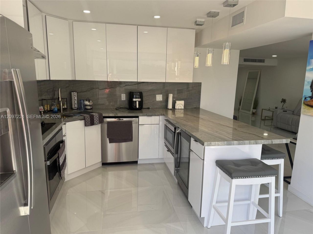 6423 Collins Ave, Unit 401, Miami Beach, FL 33141 Photo