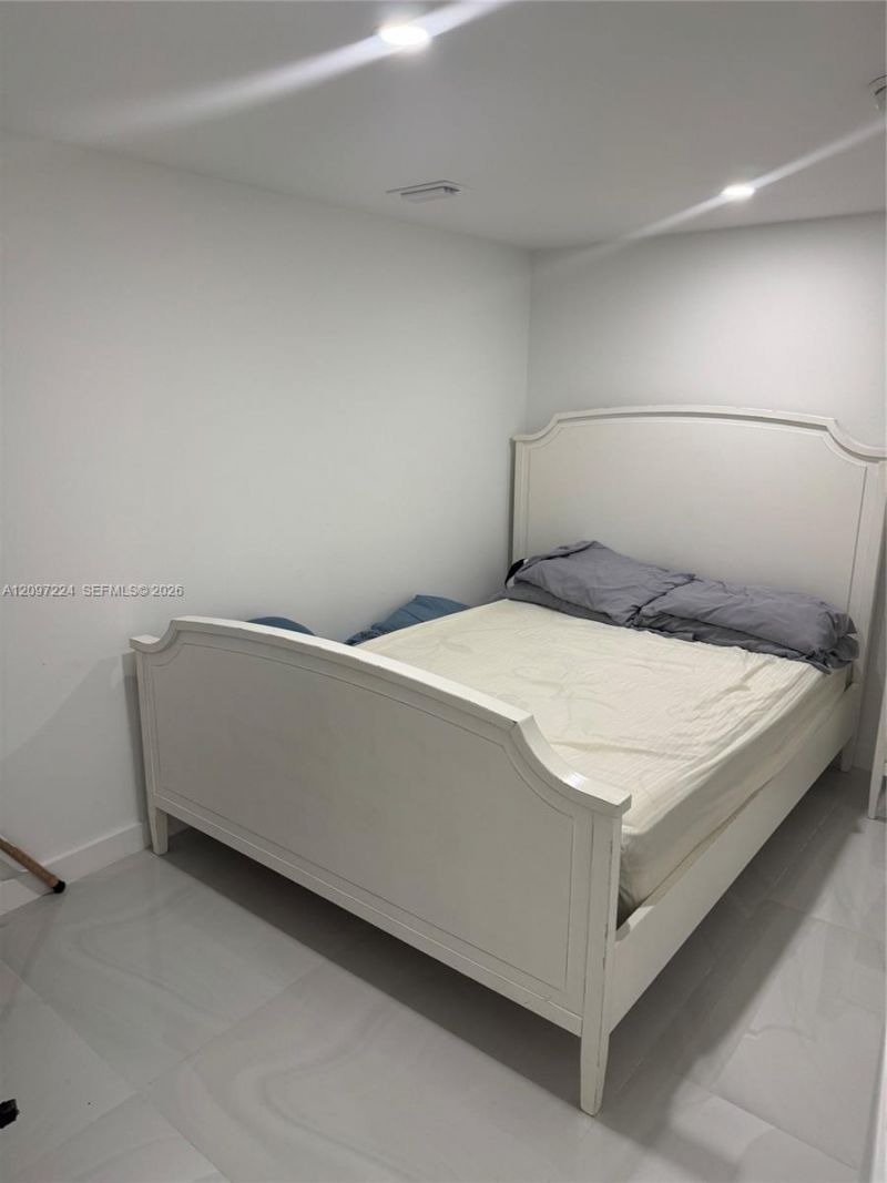 6423 Collins Ave, Unit 401, Miami Beach, FL 33141 Photo