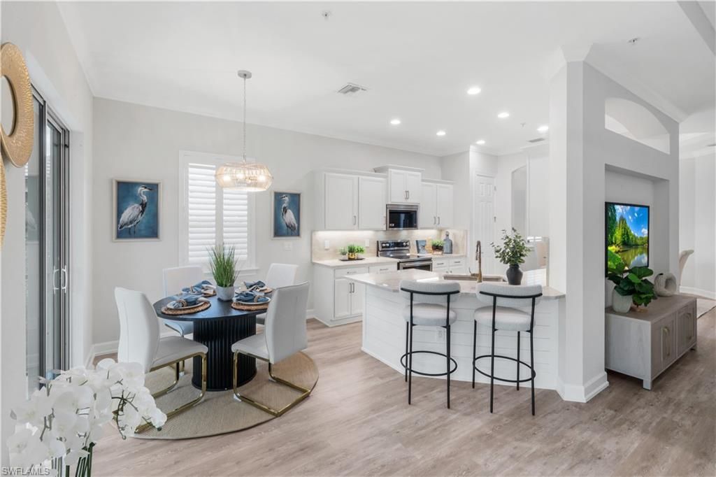 9520 Ironstone, Unit 202, Naples, FL 34120 Photo