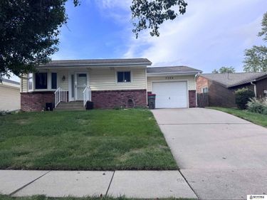 7300 Eagle Drive, Lincoln, NE 68507