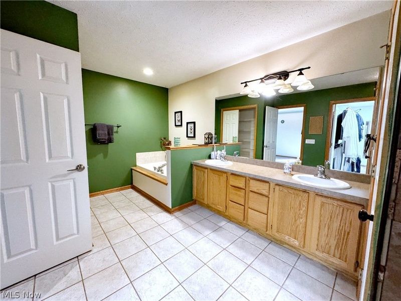 25137 Crosstie Trail, Columbia Station, OH 44028 Photo 18