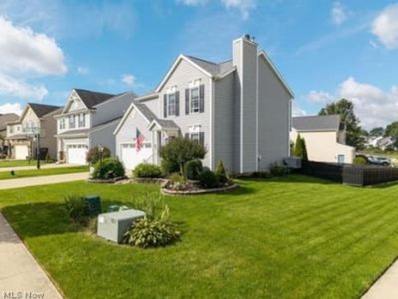 832 Queens Gate Way, Wadsworth, OH 44281 Photo 2