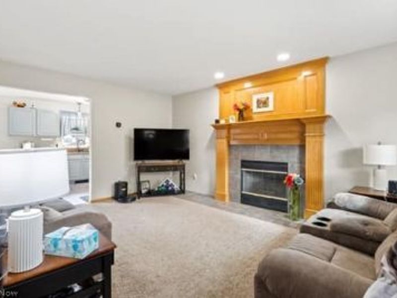 832 Queens Gate Way, Wadsworth, OH 44281 Photo 3