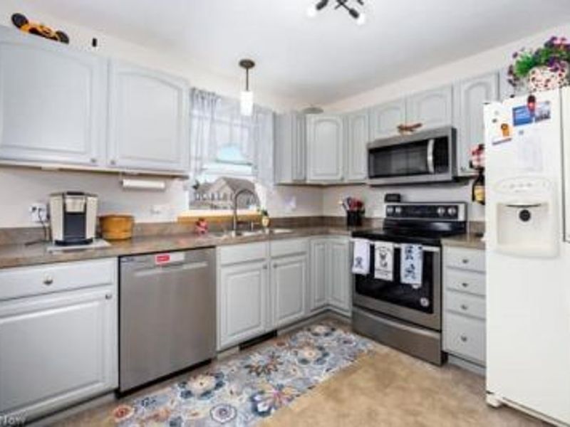 832 Queens Gate Way, Wadsworth, OH 44281 Photo 8