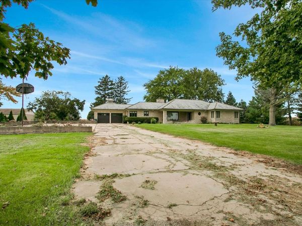 3255 E 12th Road , Ottawa, IL 61350