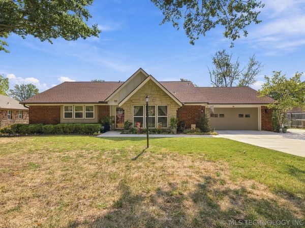 715 W Utica Street , Broken Arrow, OK 74011