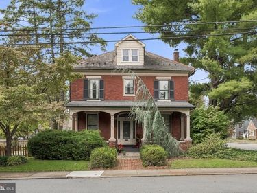 422 N HANOVER STREET, ELIZABETHTOWN, PA 17022