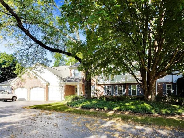 1506 Canbury Court, Unit 2A, Wheeling, IL 60090