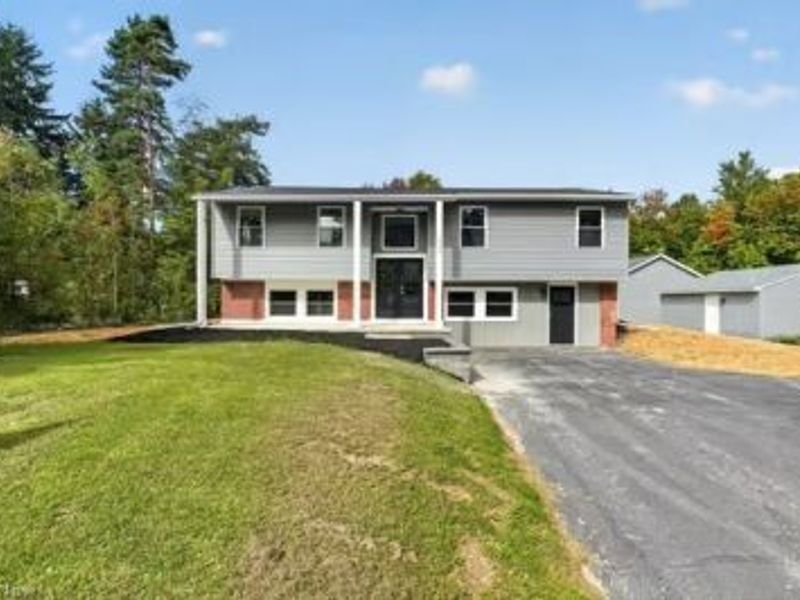 16940 Thompson Road, Thompson, OH 44086 Photo 2
