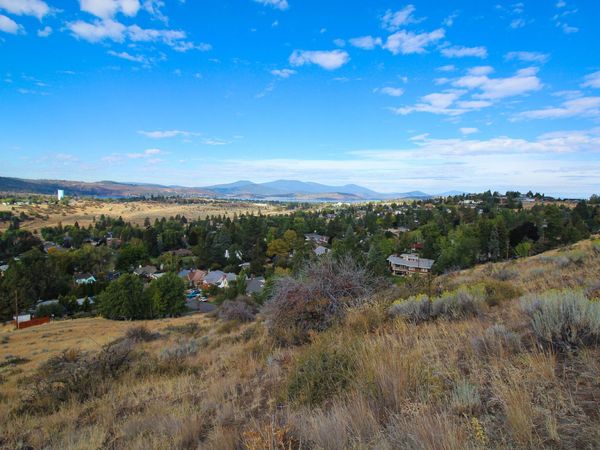 Hillside Avenue, Klamath Falls, OR 97601