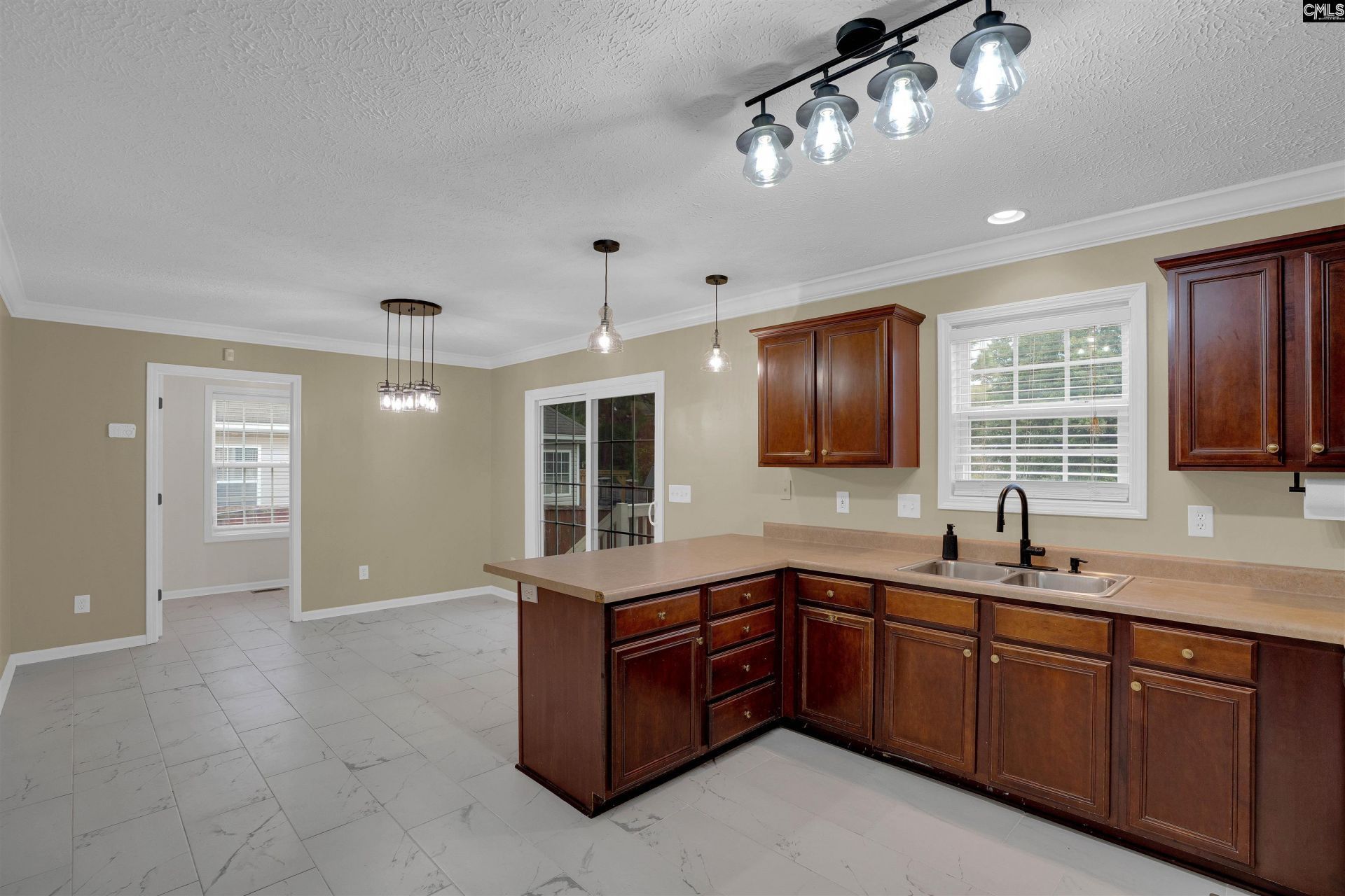 137 Cotoneaster Drive  Photo 10