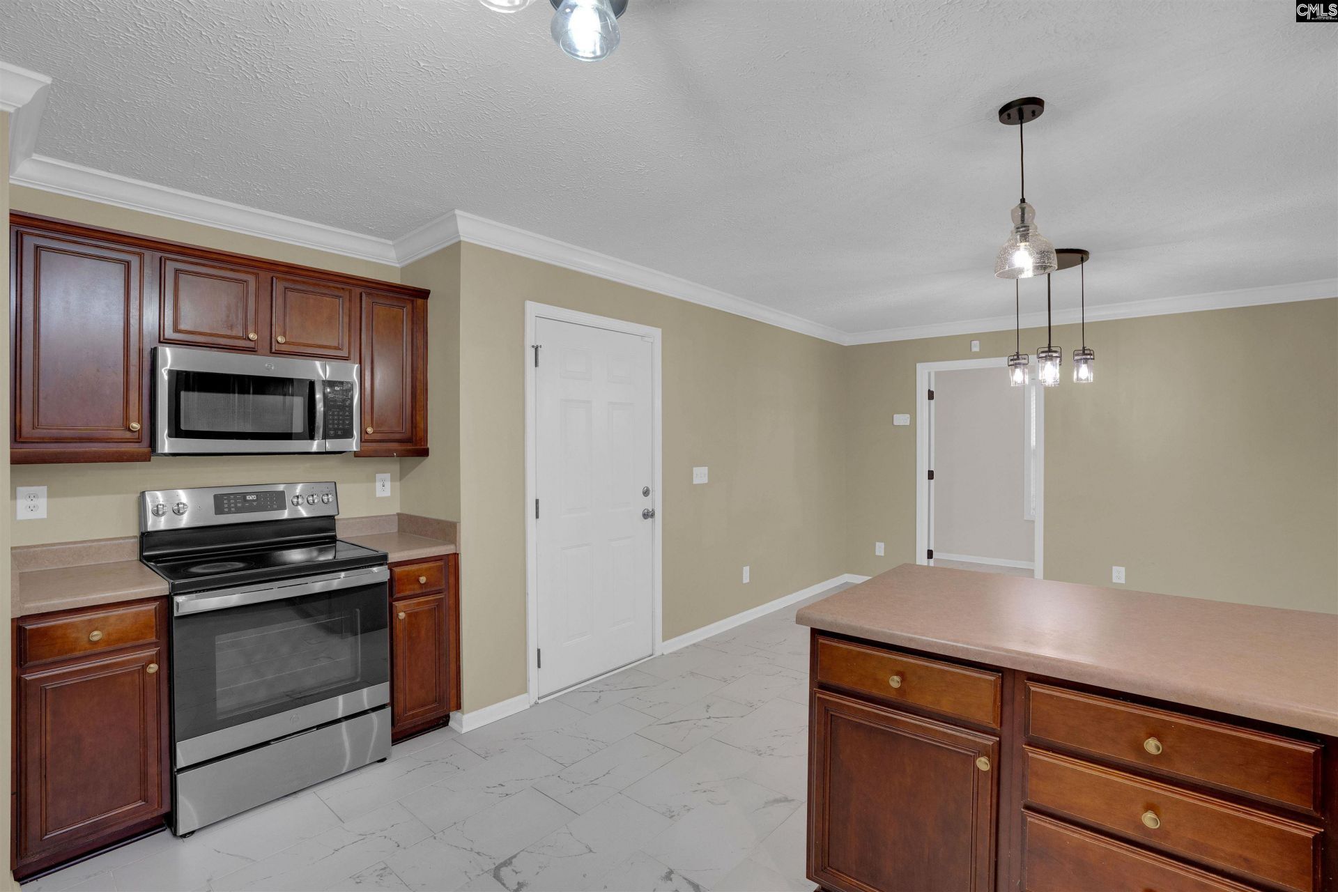 137 Cotoneaster Drive  Photo 11