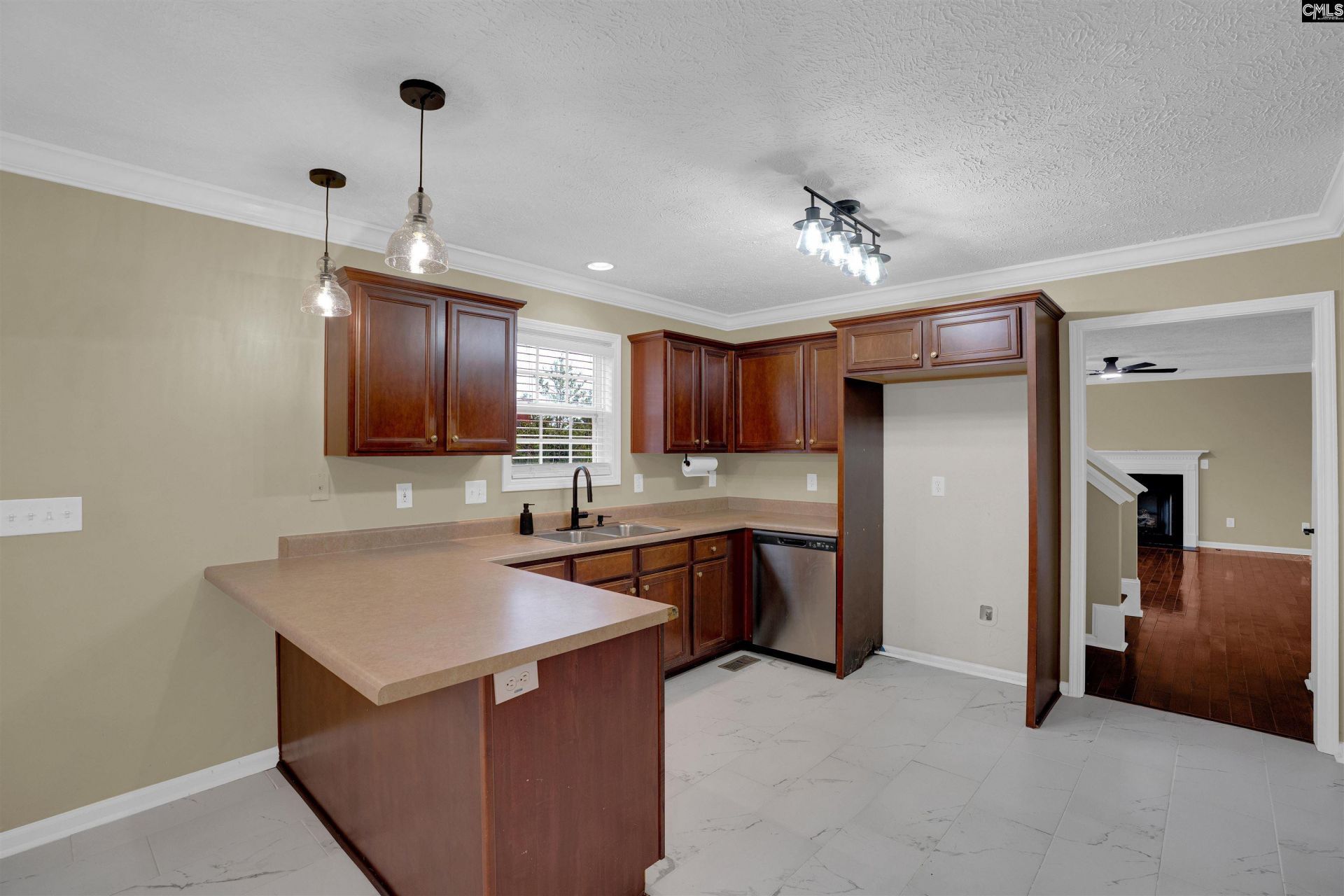 137 Cotoneaster Drive  Photo 12