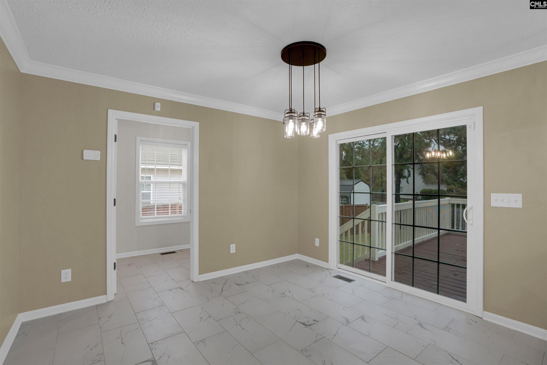 137 Cotoneaster Drive  Photo 14
