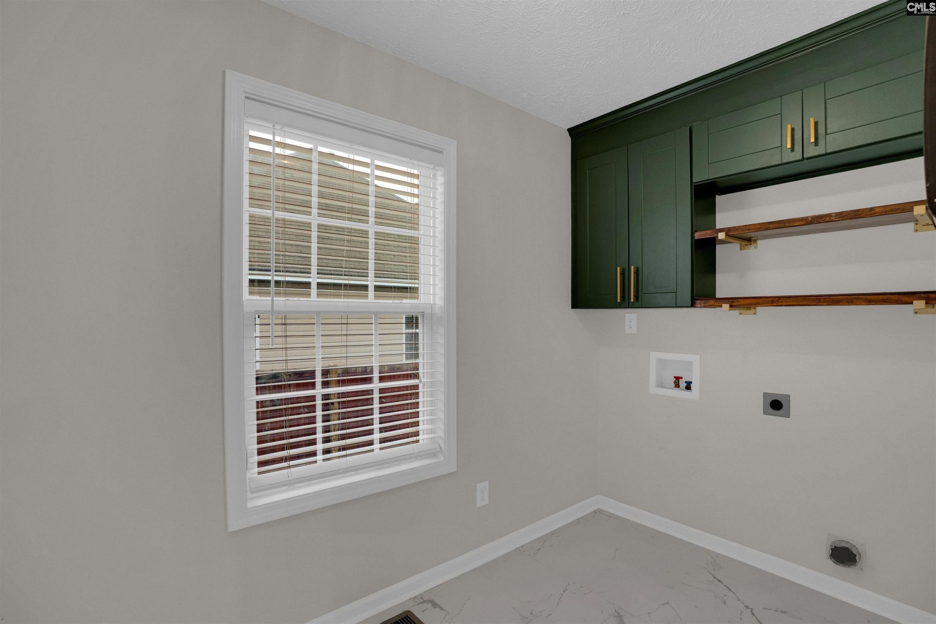 137 Cotoneaster Drive  Photo 15