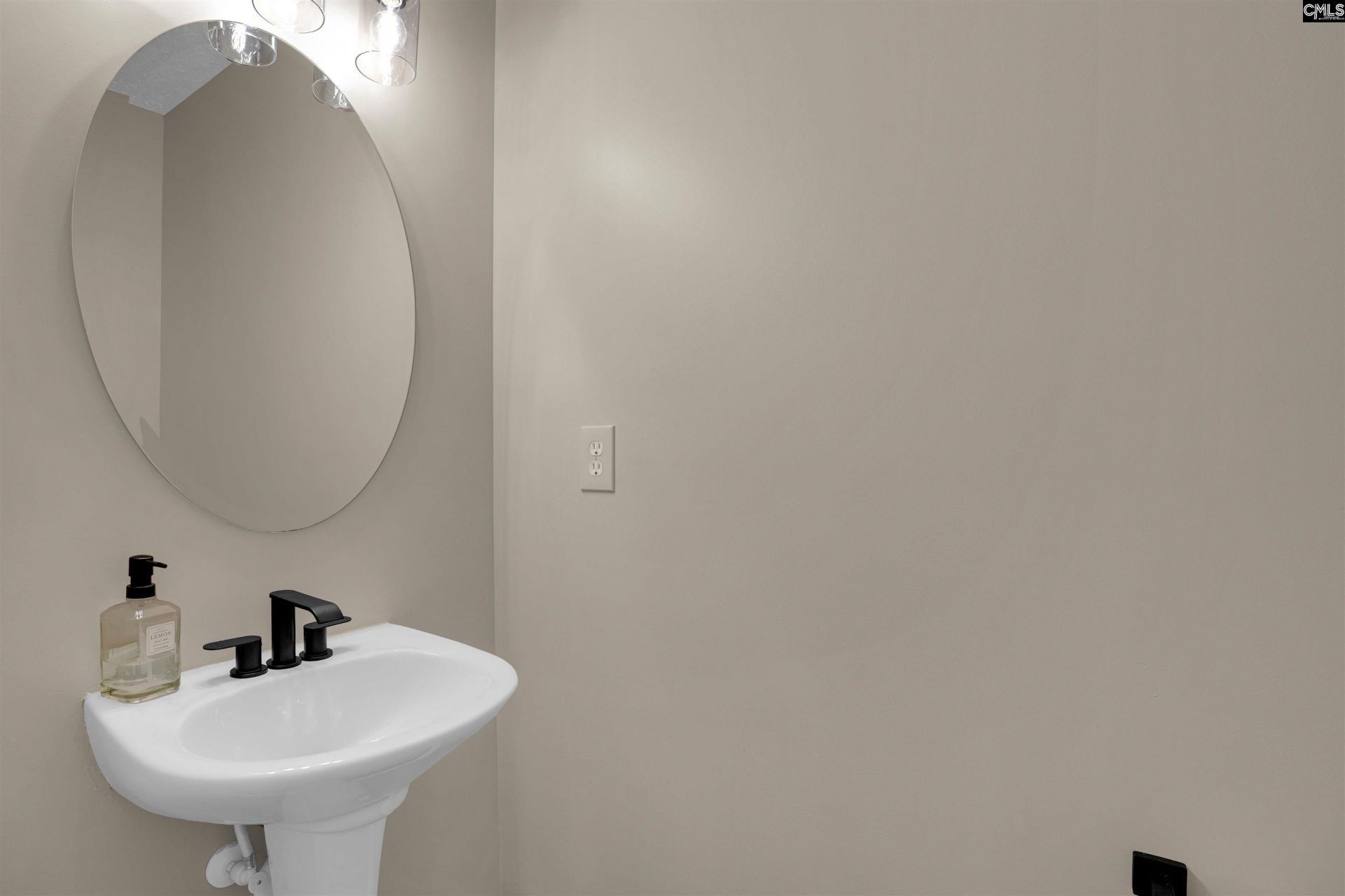 137 Cotoneaster Drive  Photo 16