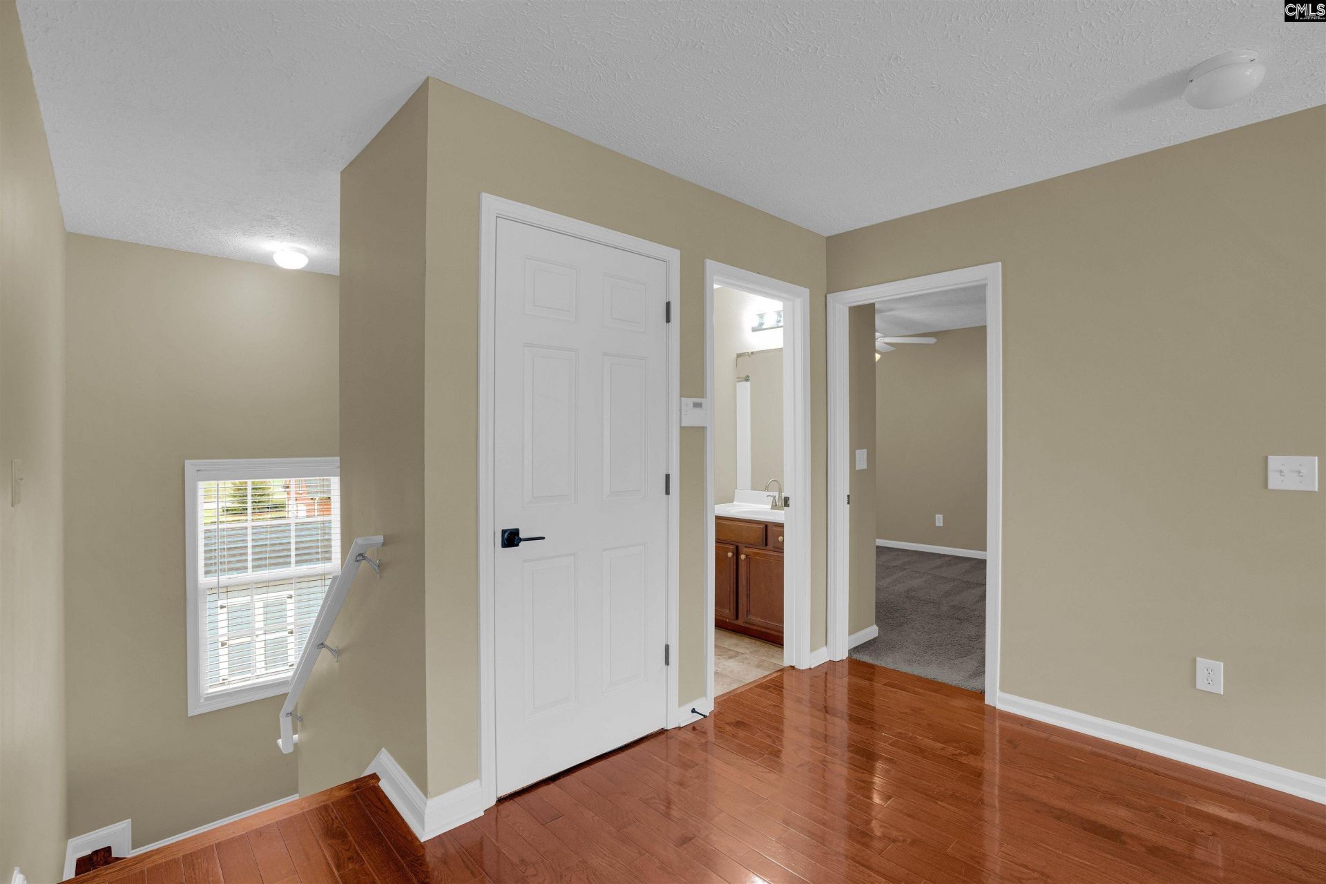 137 Cotoneaster Drive  Photo 17